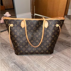 Louis Vuitton Neverfull MM with pouch